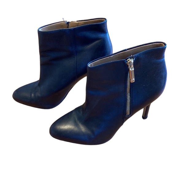 Banana Republic Womens Size 7.5 Black Leather Heeled Booties Gold Side Zipper - Picture 1 of 15